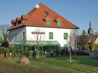 Das Hotel Landsberg liegt unweit der Gützer Kirche