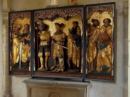 Der Schnitzaltar der romanischen Doppelkapelle St. Crucis auf dem Kapellenberg entstand um 1525 (Foto: Gunter George, Museum Landsberg)