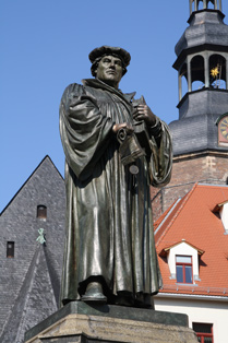 Das Lutherdenkmal in Eisleben (Foto: Dr. Kurt Fricke)